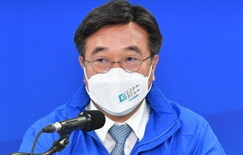 더불어민주당 윤호중 상임선대위원장이 13일 경기 수원시 김동연 경기지사 후보 선거사무소에서 열린 중앙선거대책위원회의에서 발언하고 있다. [국회사진기자단]